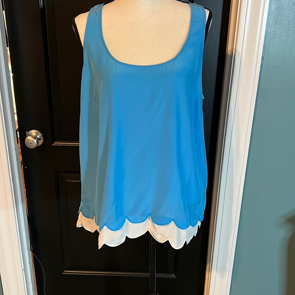 COPY - Xl silk Lilly Pulitzer top with adorable white bottom closet clean out